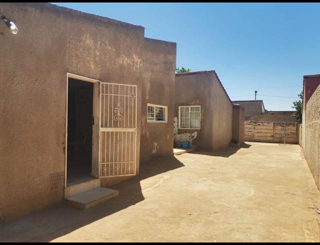 4 BEDROOM HOUSE FOR SALE IN ENNERDALE EXT 1